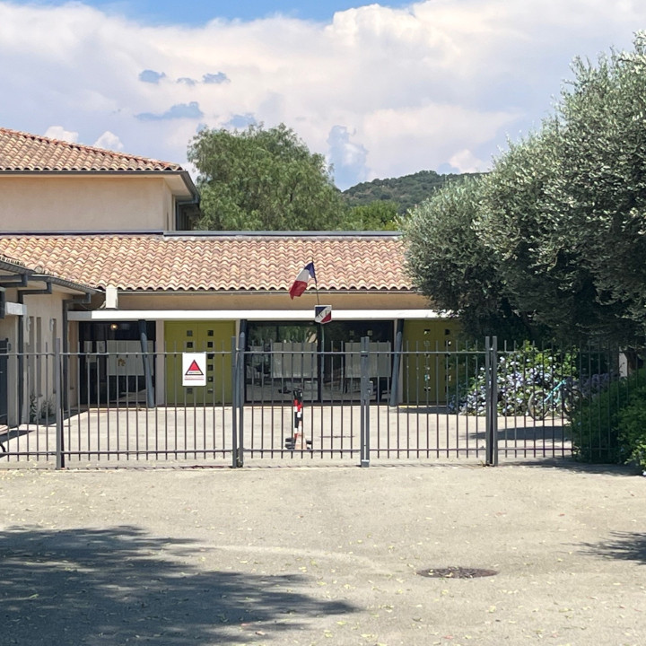 ECOLE PRIMAIRE LES BLAQUIERES