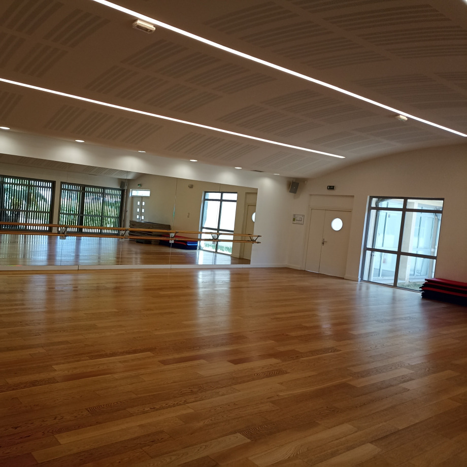 LA SALLE DE DANSE DE GRIMAUD