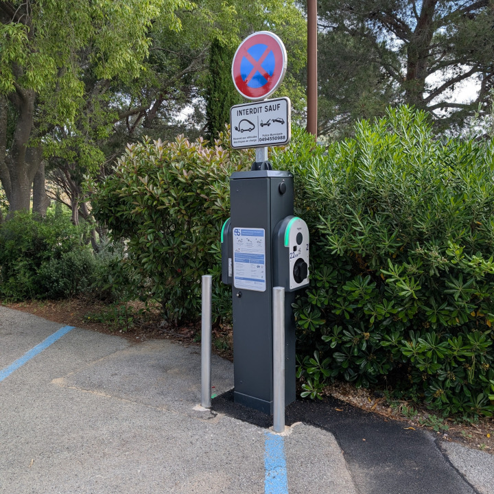 BORNES DE RECHARGE